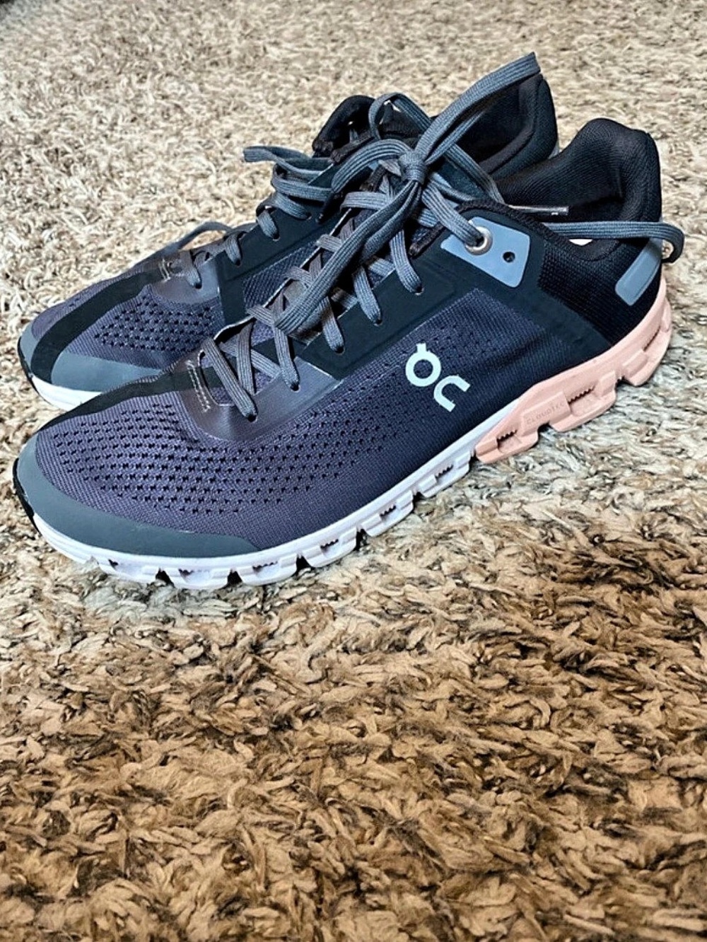 On Cloud flow running shoes